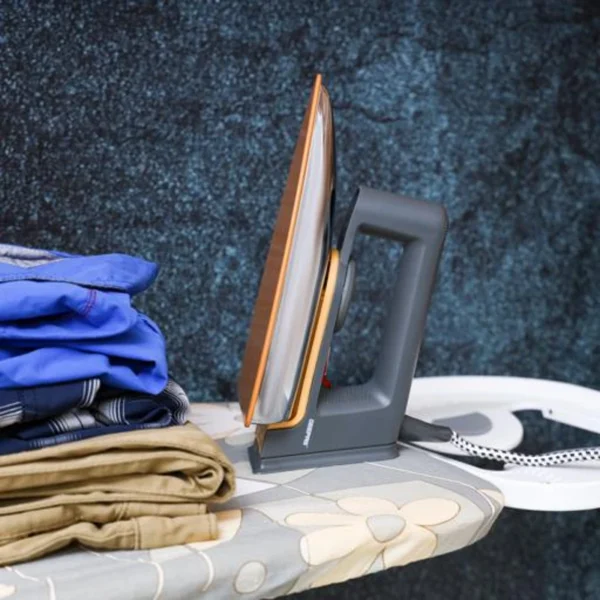 Geepas 1200W Dry Iron