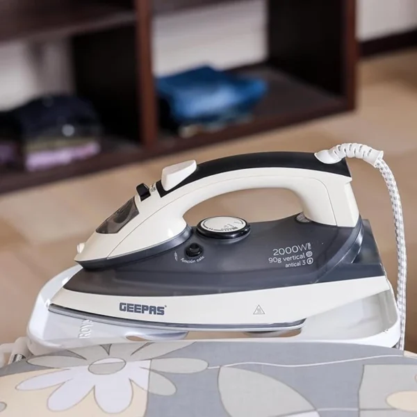 Geepas Steam Iron